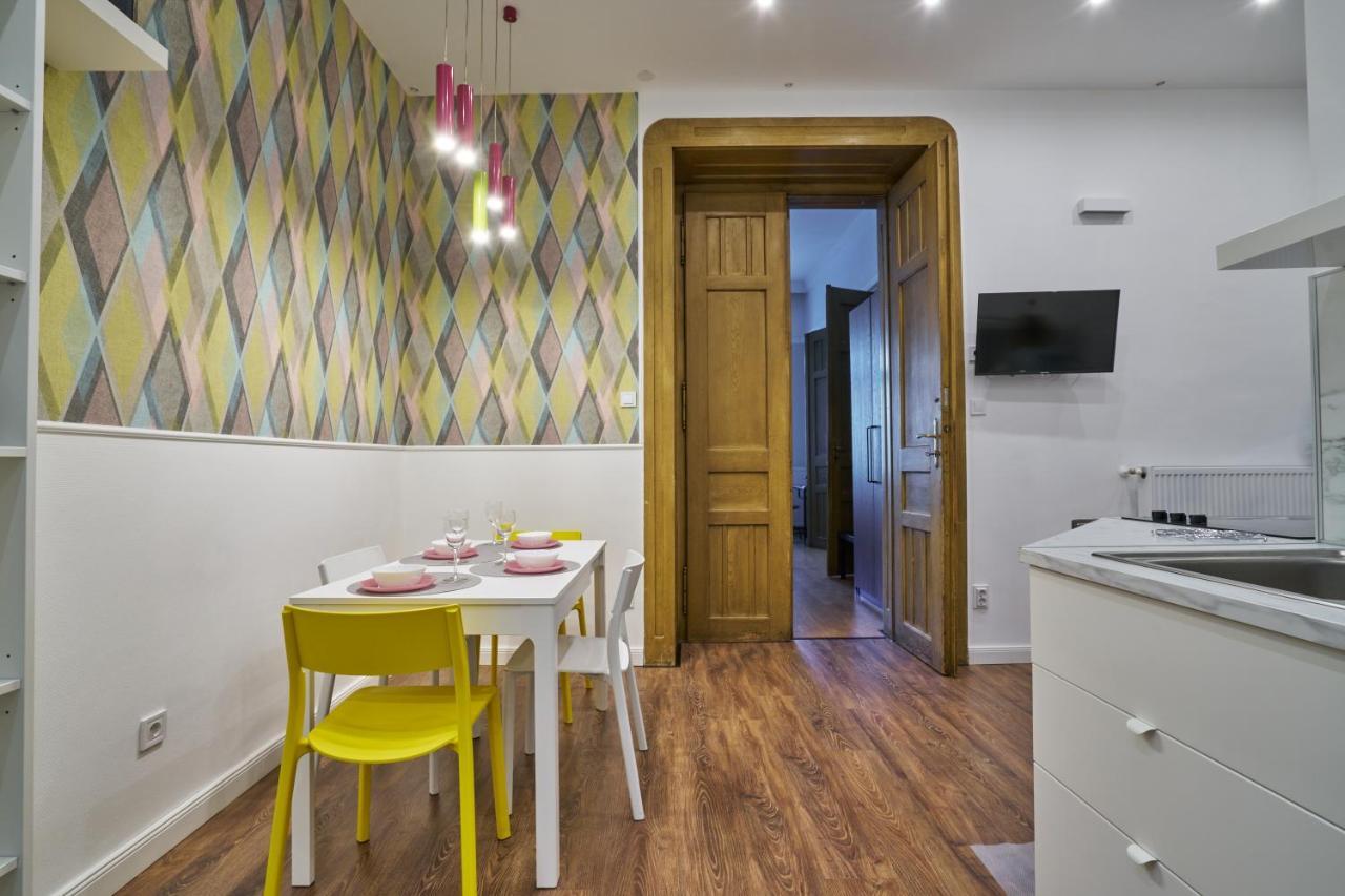 Nanirol Apartment At Gellert Bath Budapest Eksteriør bilde