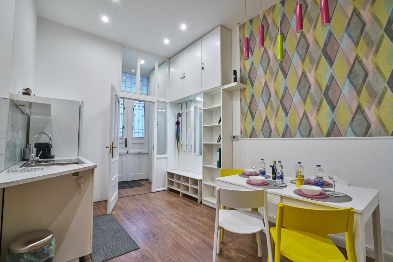 Nanirol Apartment At Gellert Bath Budapest Eksteriør bilde