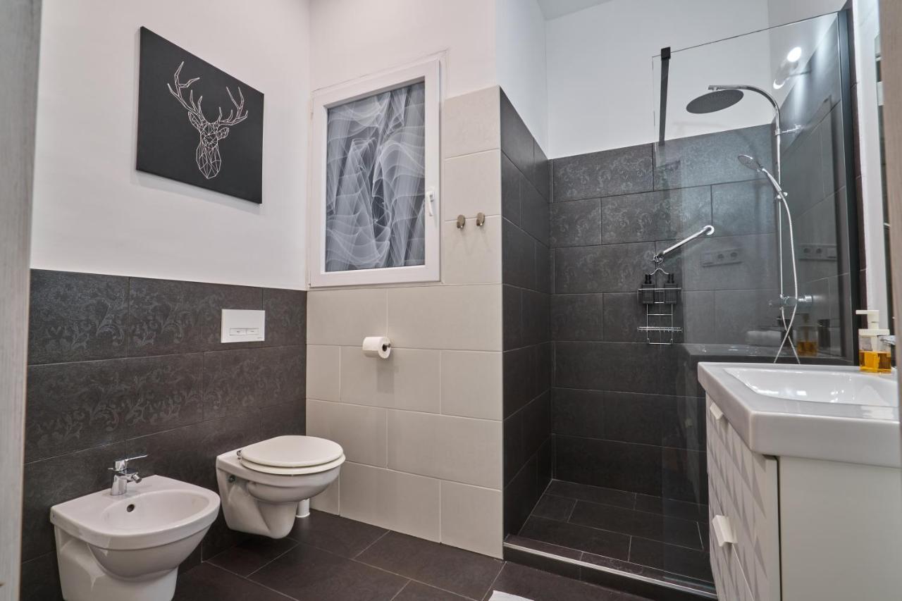 Nanirol Apartment At Gellert Bath Budapest Eksteriør bilde
