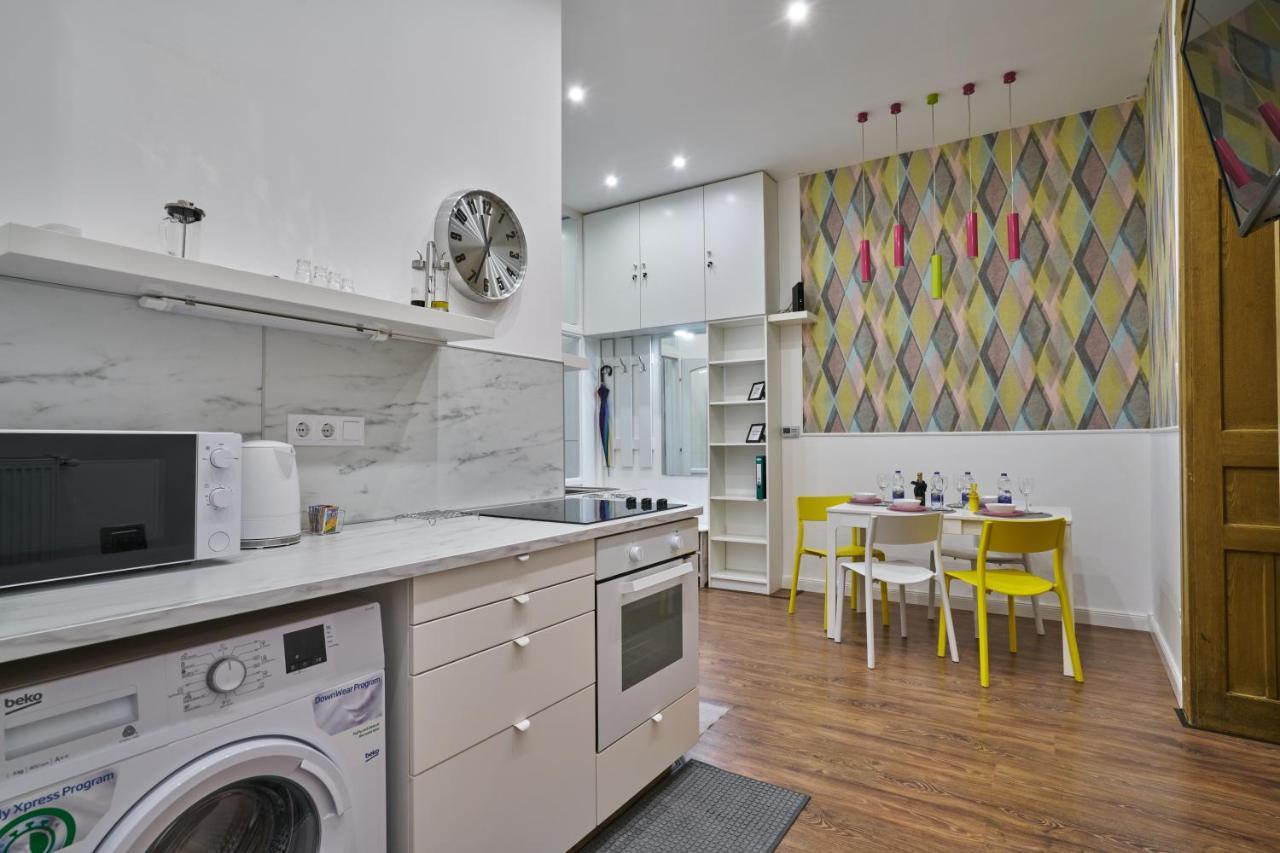 Nanirol Apartment At Gellert Bath Budapest Eksteriør bilde