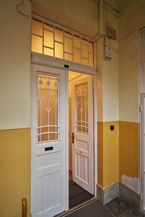 Nanirol Apartment At Gellert Bath Budapest Eksteriør bilde